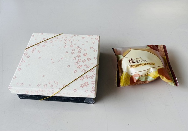 ちこり村おせち・お試しお重、おまけバームクーヘン付き